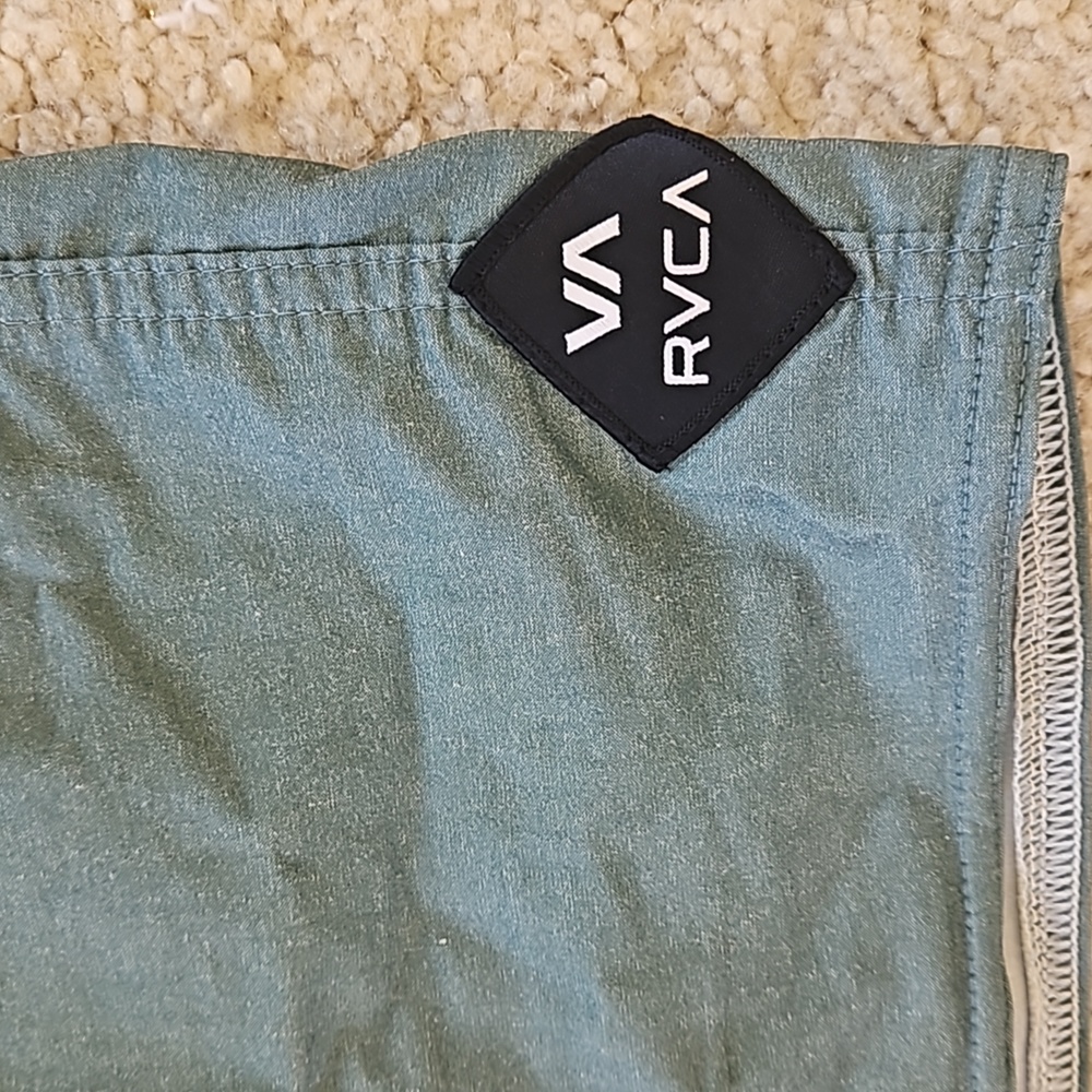RVCA - Picture 3 of 10